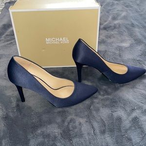Michael Kors Claire Pump Satin Admiral Navy Blue size 7.5 women’s heels